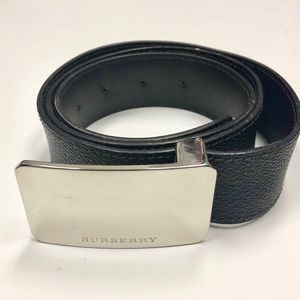 Burberry men’s belt. Large buckle with logo.